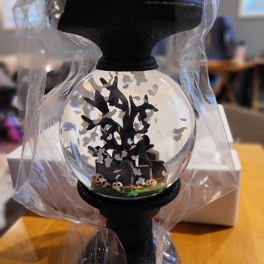 Bath and Body Works Spooky Halloween Globe 2021